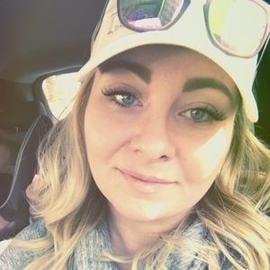 Meet your Posher, Elisa